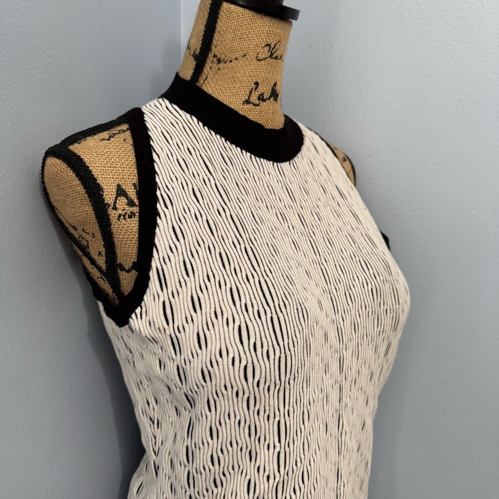 WHBM Patterned Textured Tank Top - Picture 2 of 14